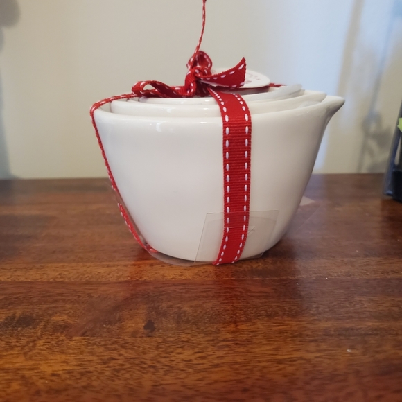 Rae dunn candy cane measuring cups - Picture 3 of 3